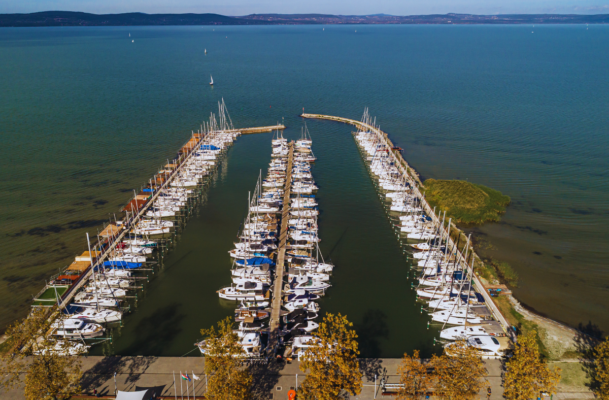 BL YachtClub and Apartments